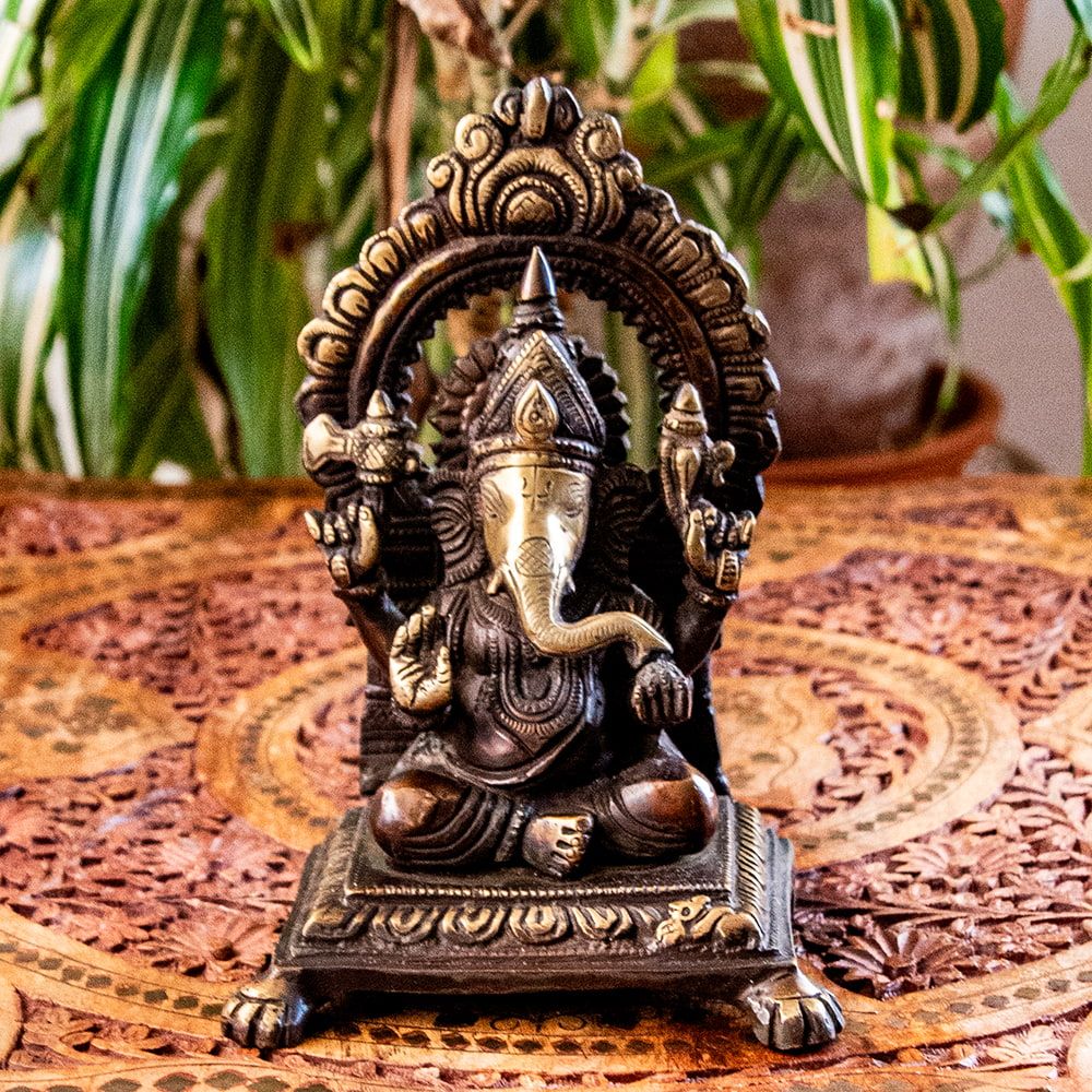 送料無料 ガナパティ ガネーシュ 仏像 神像 ガネーシャ 坐像 重厚なブラス製 高さ17.5cm程度 インド 神様 置物 ガネーシャ 坐像 重厚なブラス製 高さ18.5cm程度 ⁄ ガナパティ