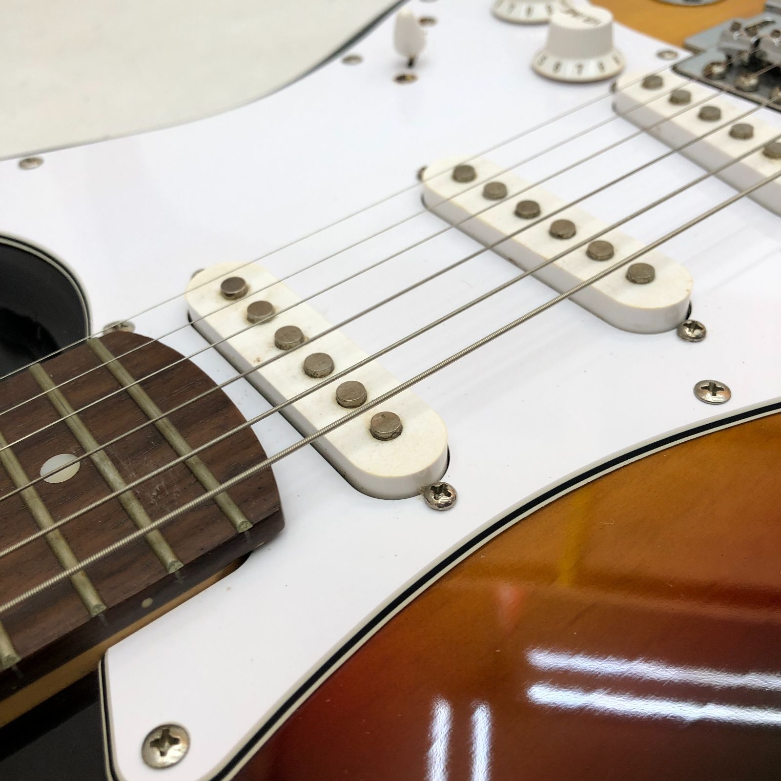 03m0221 フォトジェニック ストラトキャスター サンバースト エレキ