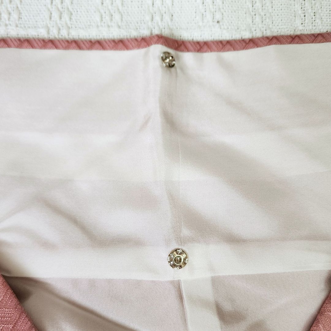 SALE❣️可愛い、本草木染めの、くすみピンクの袷きもの。166㎝位。未使用品。 訪問着レンタル・東雲色 ピンク系 暈し染め 駒刺繍 金彩 蝶 椿