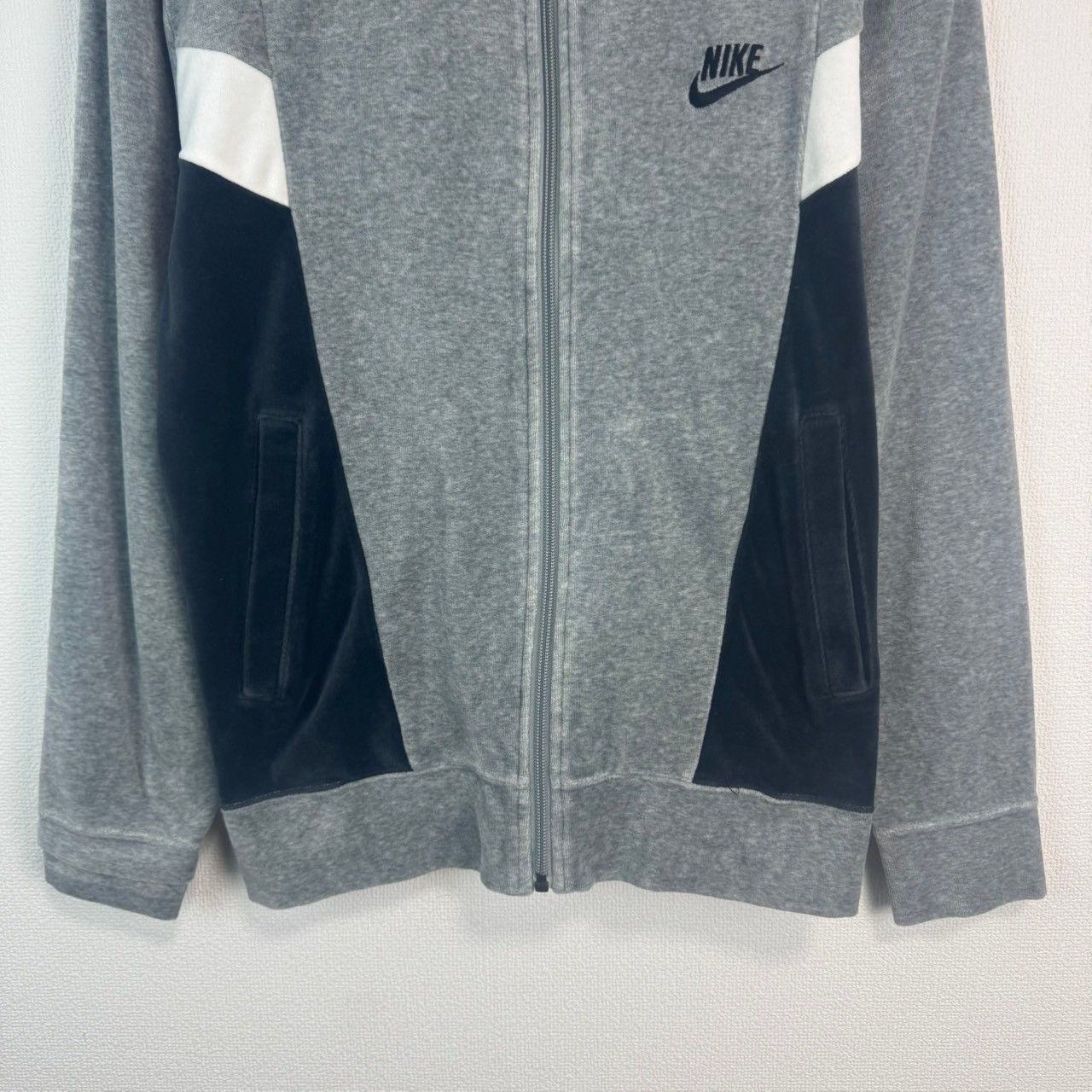 ナイキ NIKE トラックジャケット ジャージ ワンポイント刺繍 ロゴ刺繍