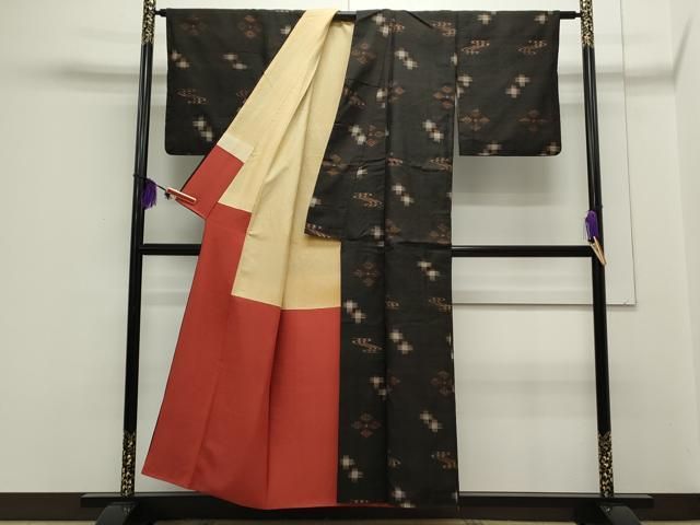 平和屋着物○国指定重要無形文化財 本場久米島紬 手織 吉祥文 正絹  