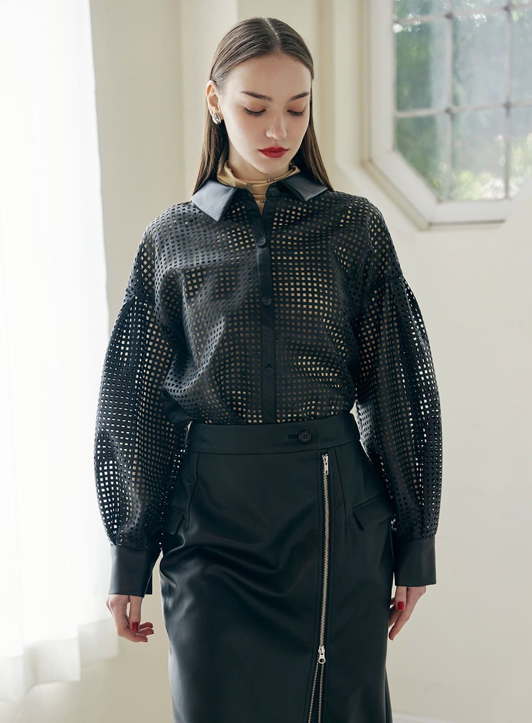 COEL｜コエル パンチング フェイクレザーシャツ ブラウス - メルカリ 