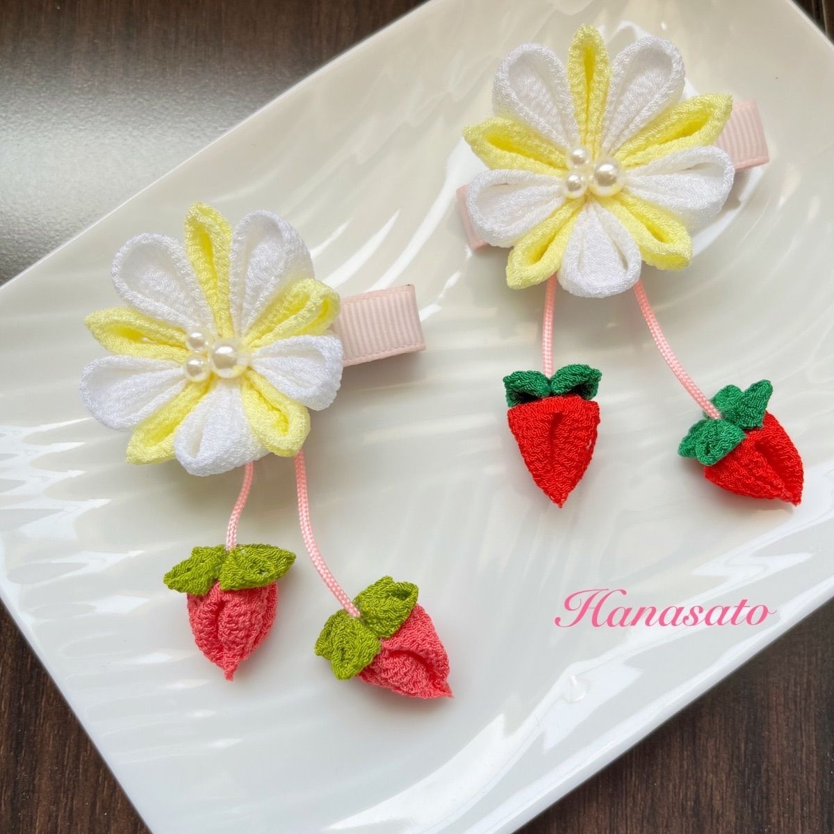 いちご(ピンク・レッド)のつまみ細工 髪飾り ヘアクリップ - メルカリ