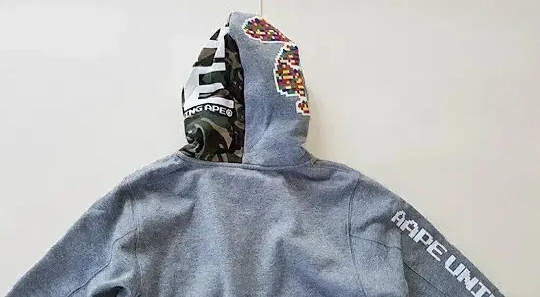 BATHING APE