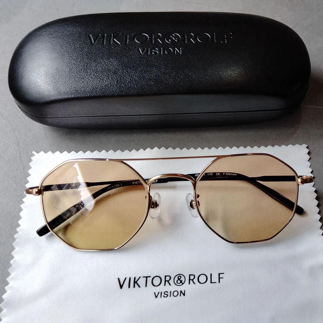 VIKTOR ＆ ROLF VISION （ヴィクター アンド ロルフ）70-0199-1//YELLOW GOLD-BLACK Octadon  style SUNGLASSESフランス製／チタン素材 ※男女兼用モデル【正規取扱店】