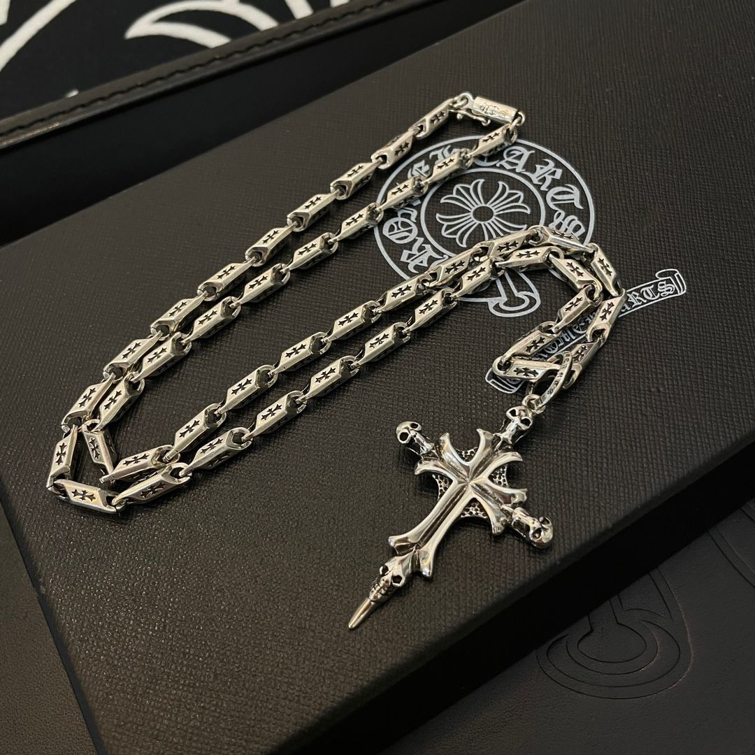 【新品未使用】クロムハーツ（Chrome Hearts）スカルクロスペンダント ネックレス シルバー