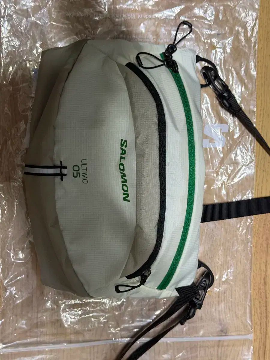 Salomon サロモン ウルティモ クロスバッグ
