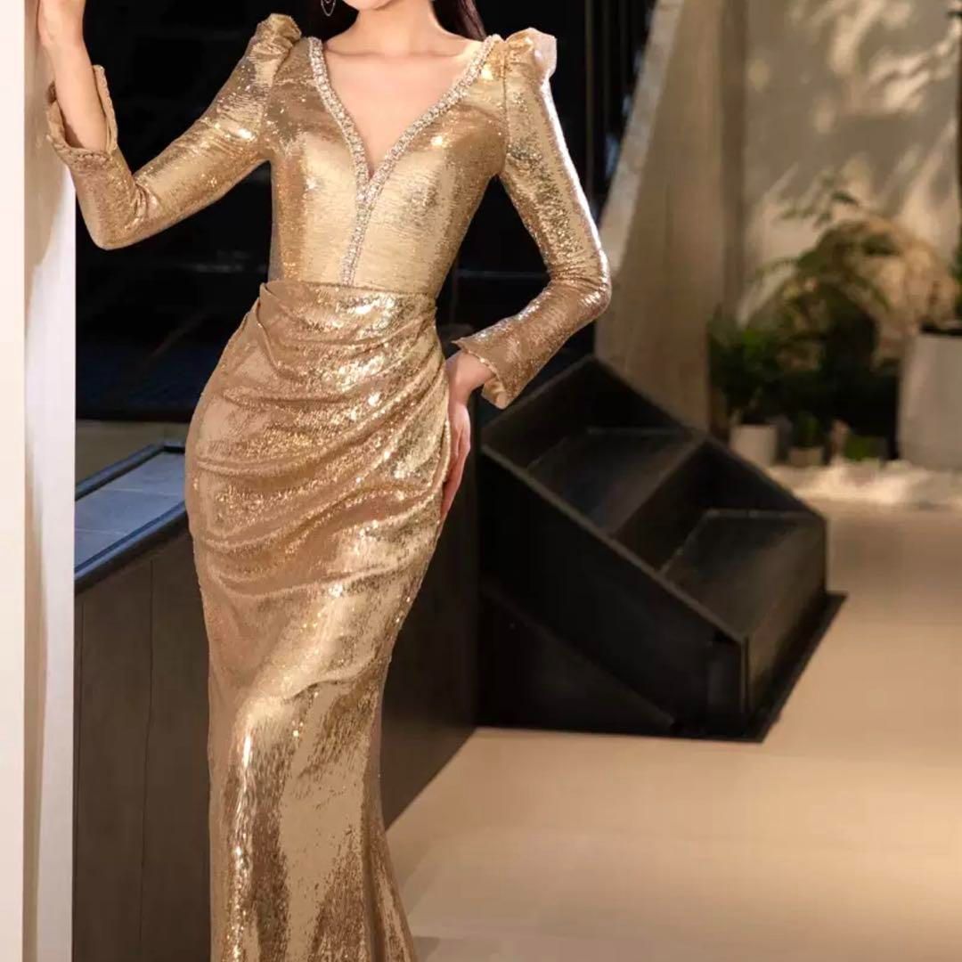 ビジューがゴージャスなVネック スパンコールイブニングドレス - メルカリ