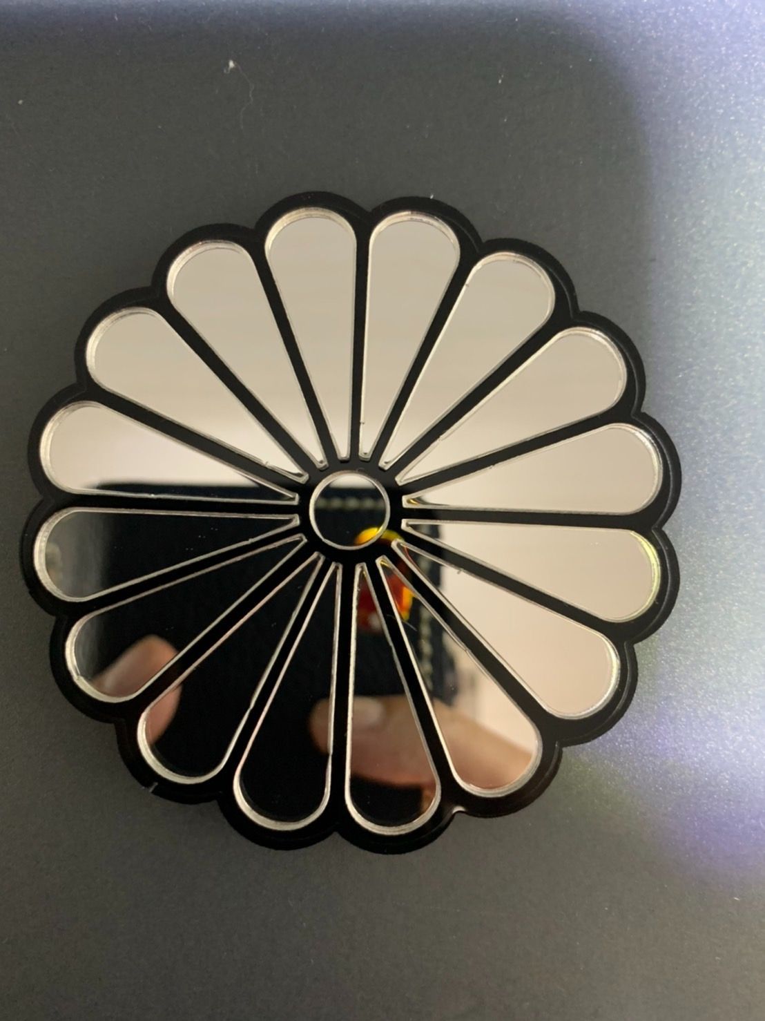 【福袋セール】 プレート 菊紋菊型 エンブレム メルカリ - 直径約15CM 健康家電