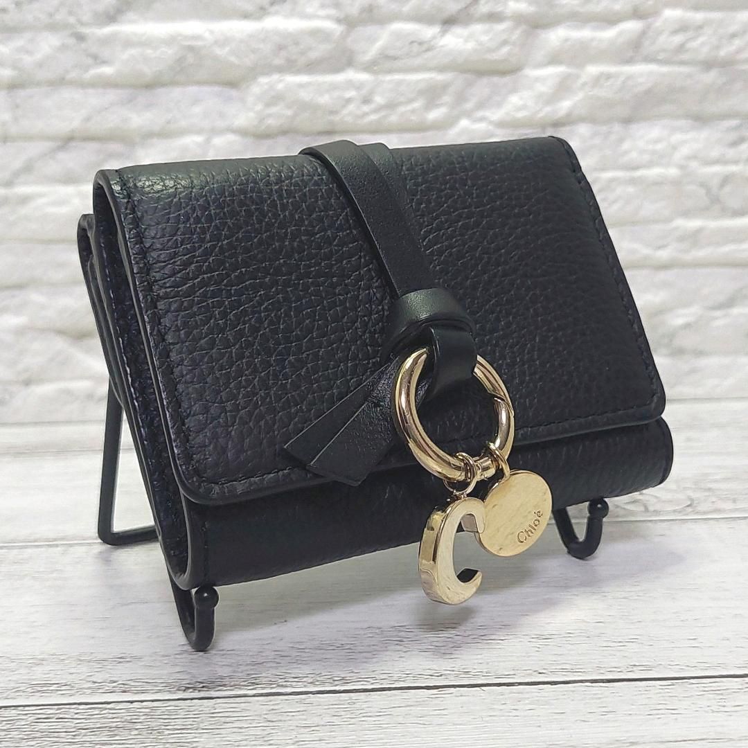 ✨極美品✨Chloe 三つ折り　HANA チャーム　ハナ　レザー　ブラック ✨極美品✨Chloe 三つ折りHANA チャームハナレザーブラック