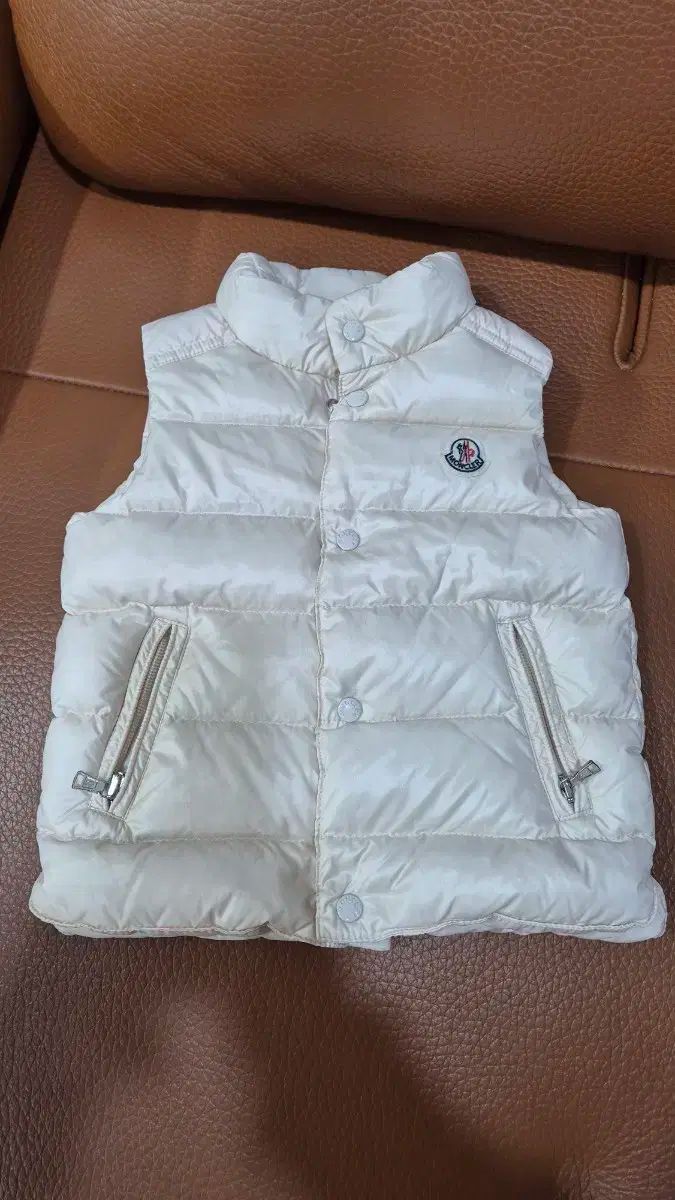 モンクレール ユア ダウン ベスト アイボリー