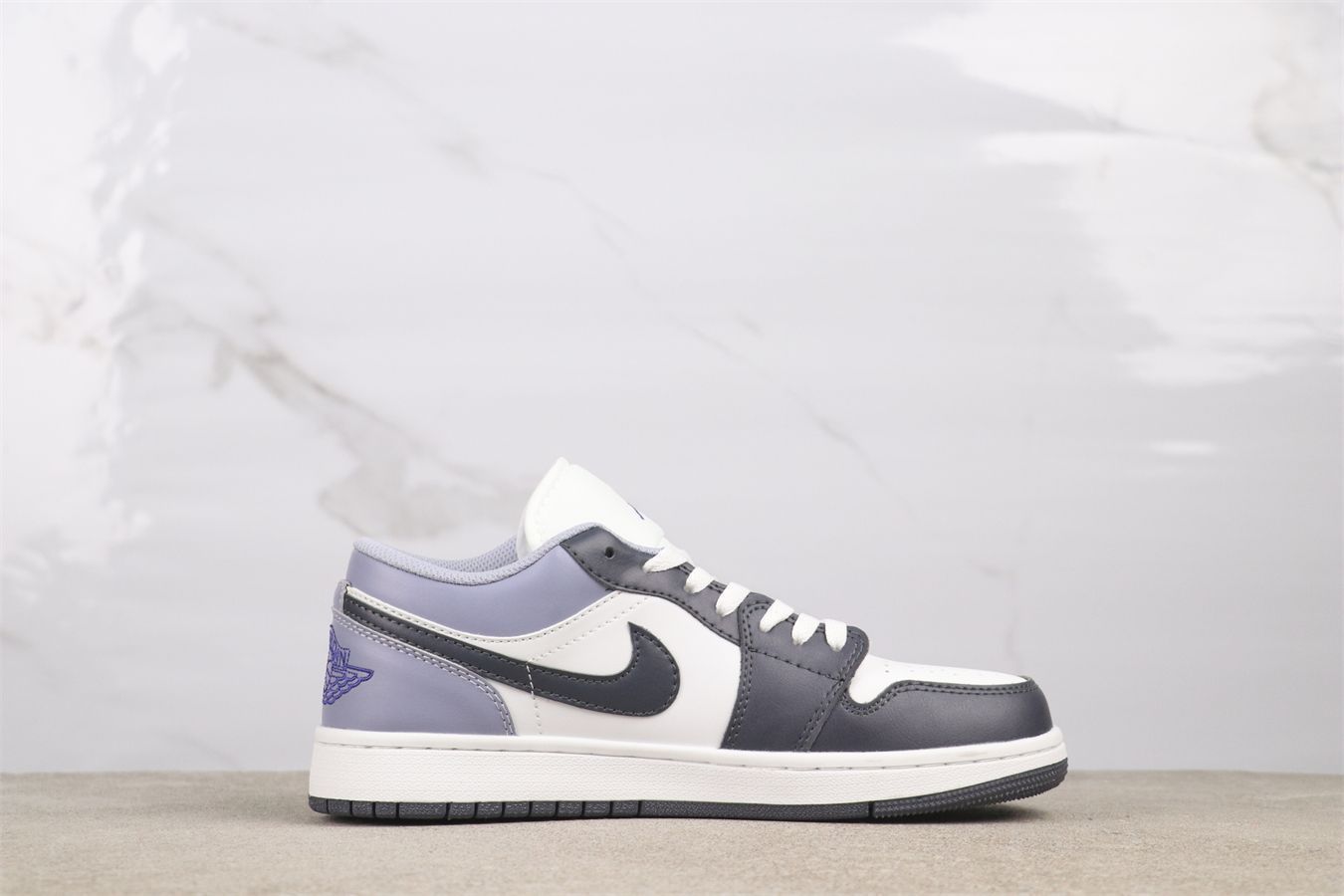 今日 エアジョーダン 1 ローカット 553558-145 スモーキーパープル