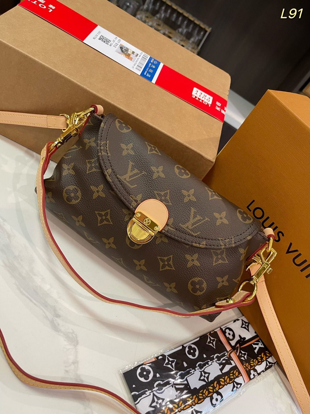 LV 人気  わきの下バッグ  バッグを斜めにします ハンドバッグ