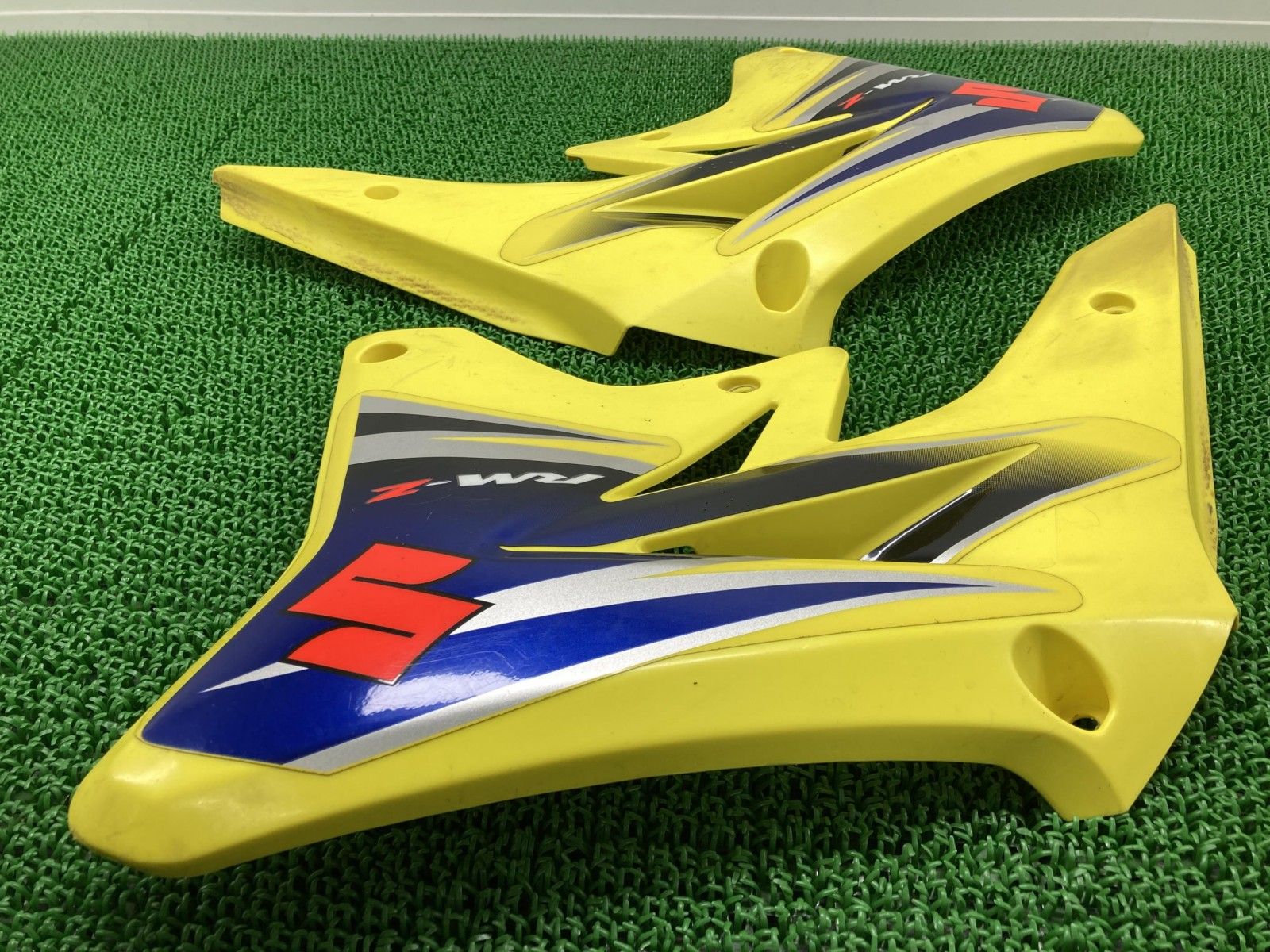 RM-Z250 シュラウド 左右 黄 スズキ 純正 中古 バイク 部品 ～09年