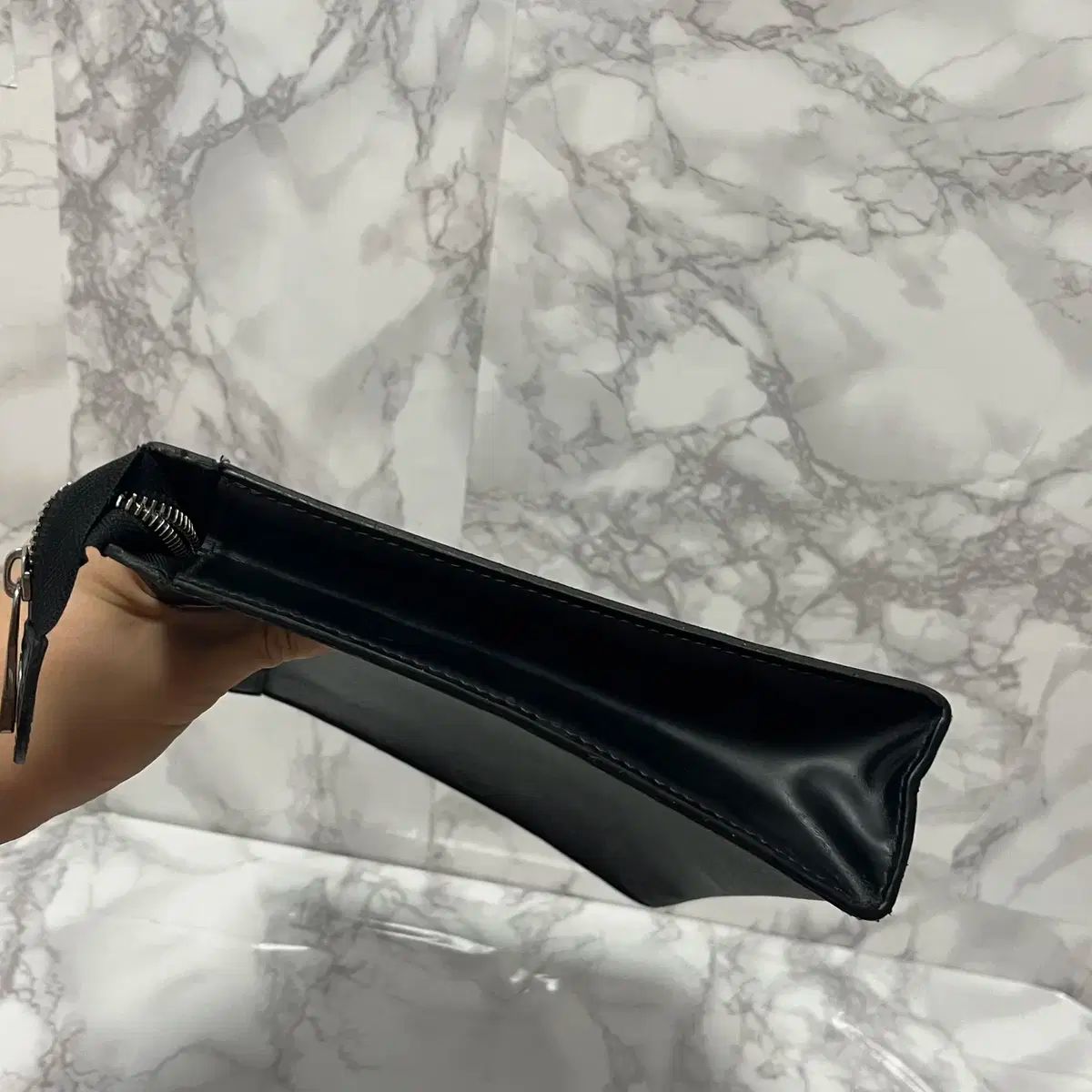 ルイヴィトン ポシェットヴォワヤージュ