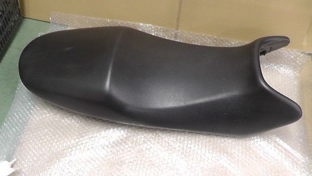 GSR250F LC6GJ55D001108xxx の シート 小穴 1758246444