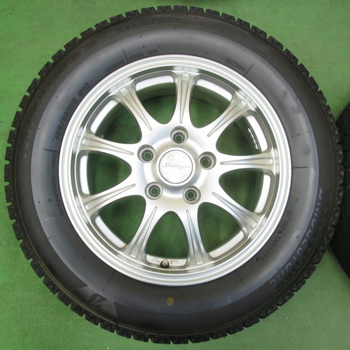 超バリ溝 キレイ ほぼ10分 スタッドレス 195|65R15 ブリヂストン アイスパートナー2 Stranger ストレンジャー 15インチ PCD114.3|5H 5021118イス TRITUETUBI_COM