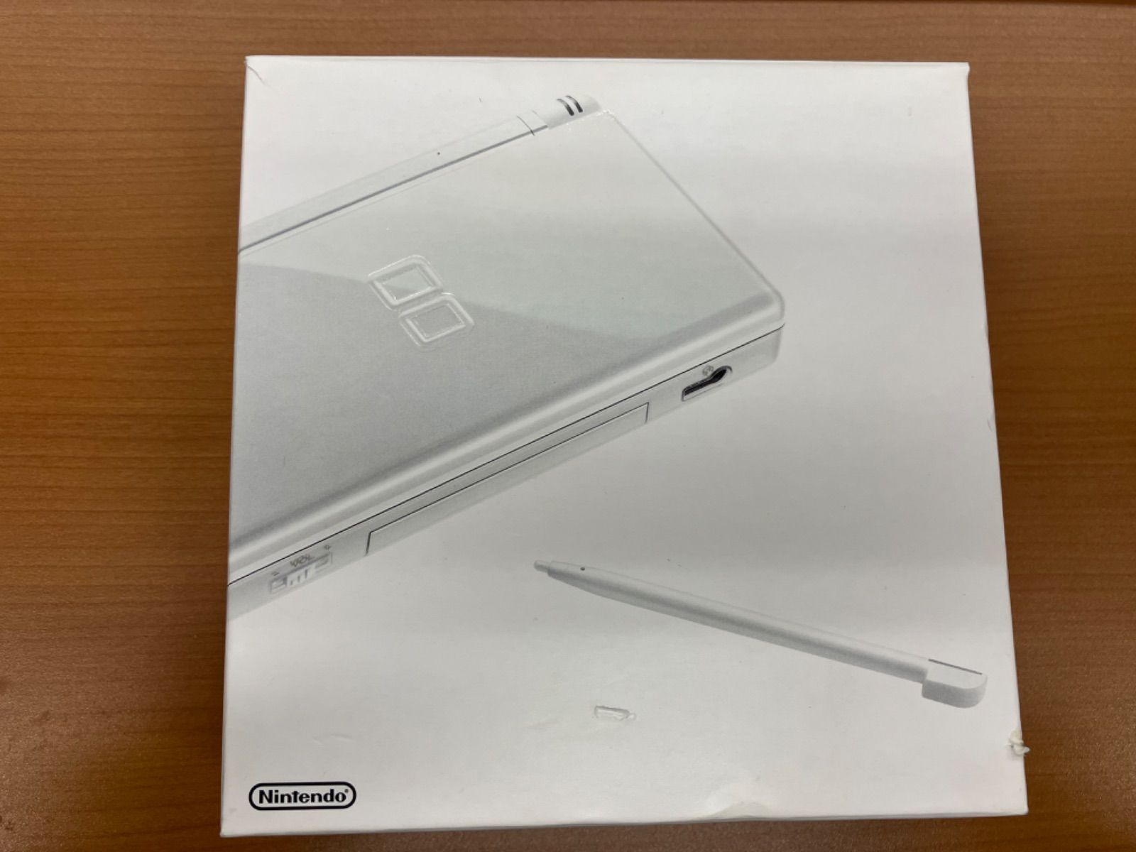 Nintendo DS Lite 本体 動作確認済み ホワイト 箱付き/充電器付き/説明書付き/専用タッチペン2本付き