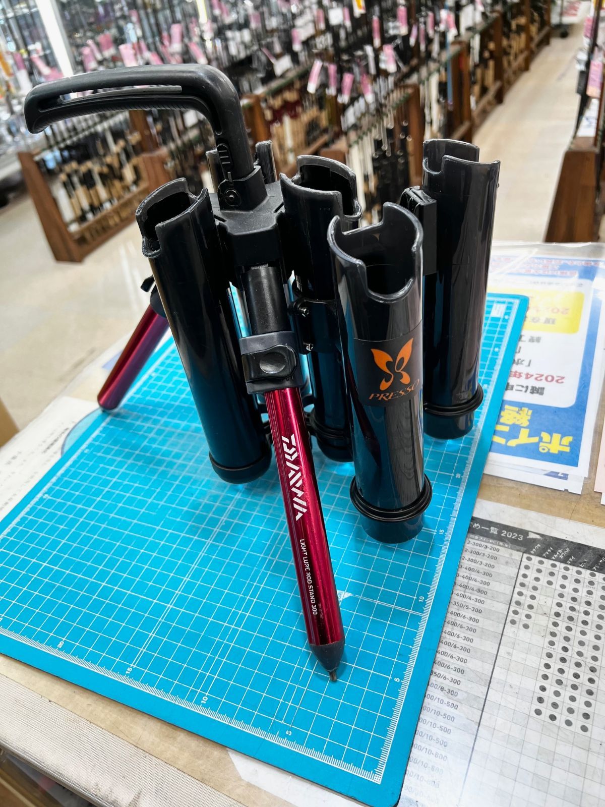 舗併売 ダイワ ライトルアーロッドスタンド３００ ブースターキット付き