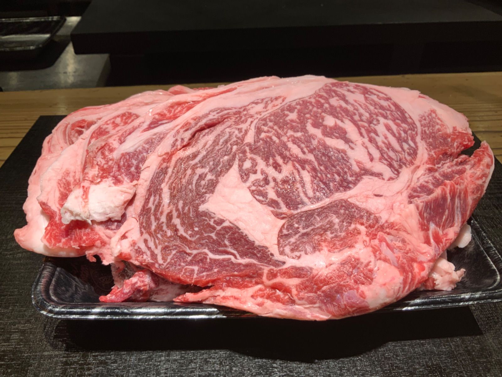 国産牛リブロース切り落とし1.0kg 冷凍発送 ステーキ 焼き肉 炒めものに
