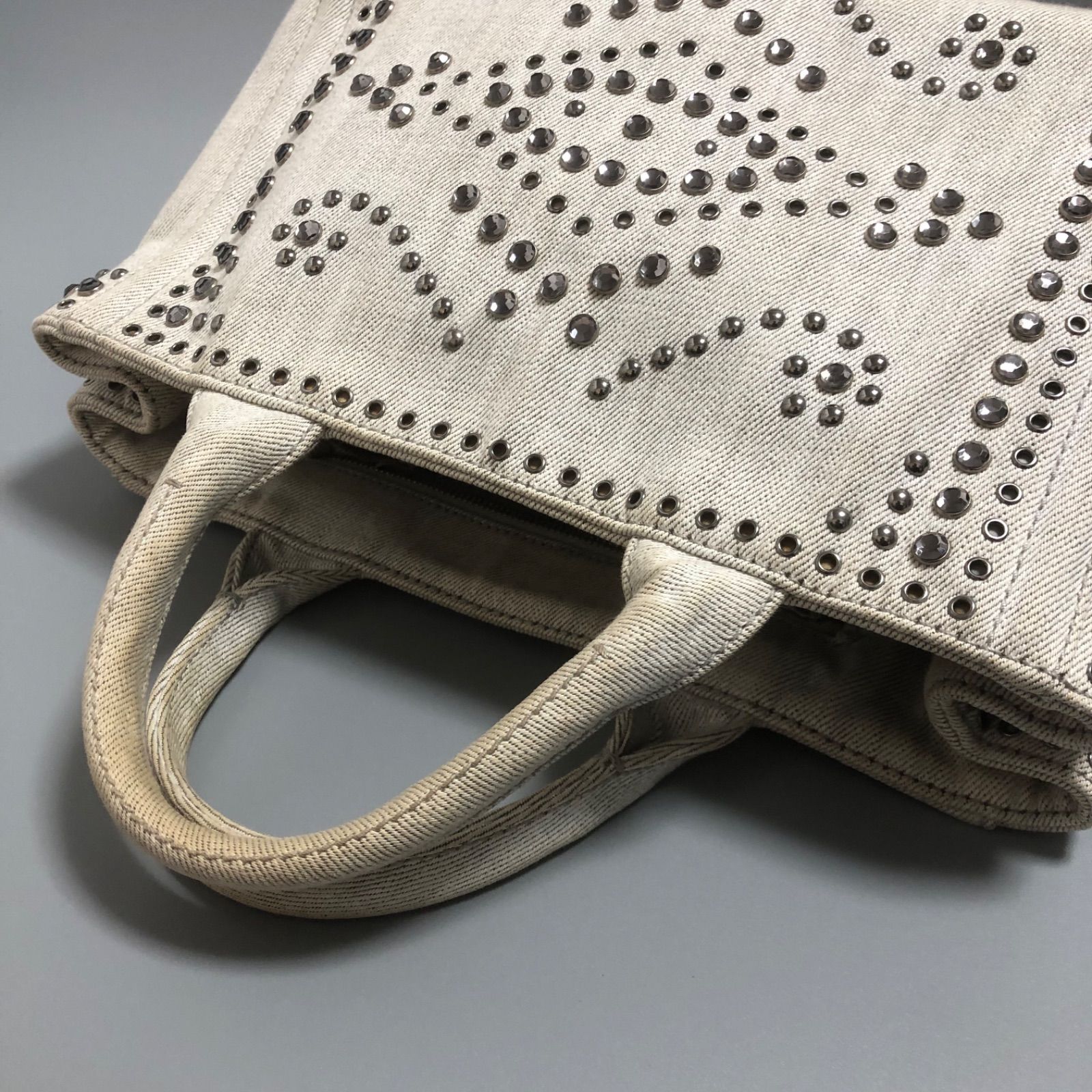 中古】PRADA(プラダ) 寒く CANAPA トートバッグ ヌーベ (ライトグレー)