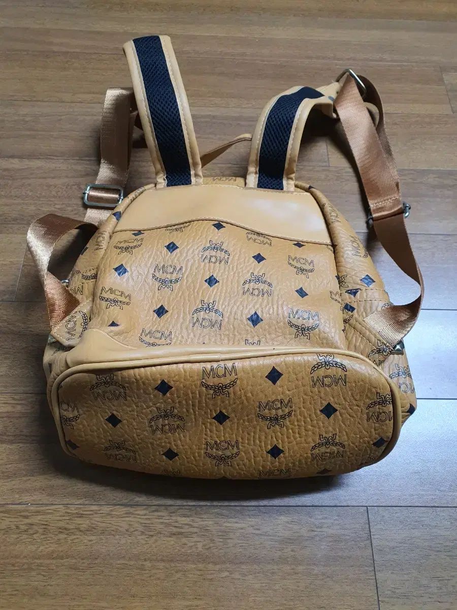MCM リュック リュックサック - メルカリ