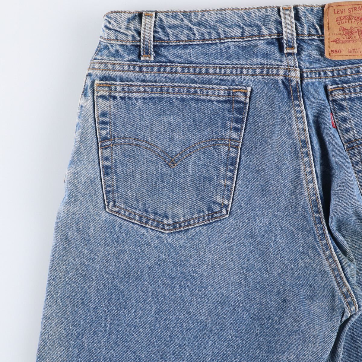 テーパードデニムパンツ