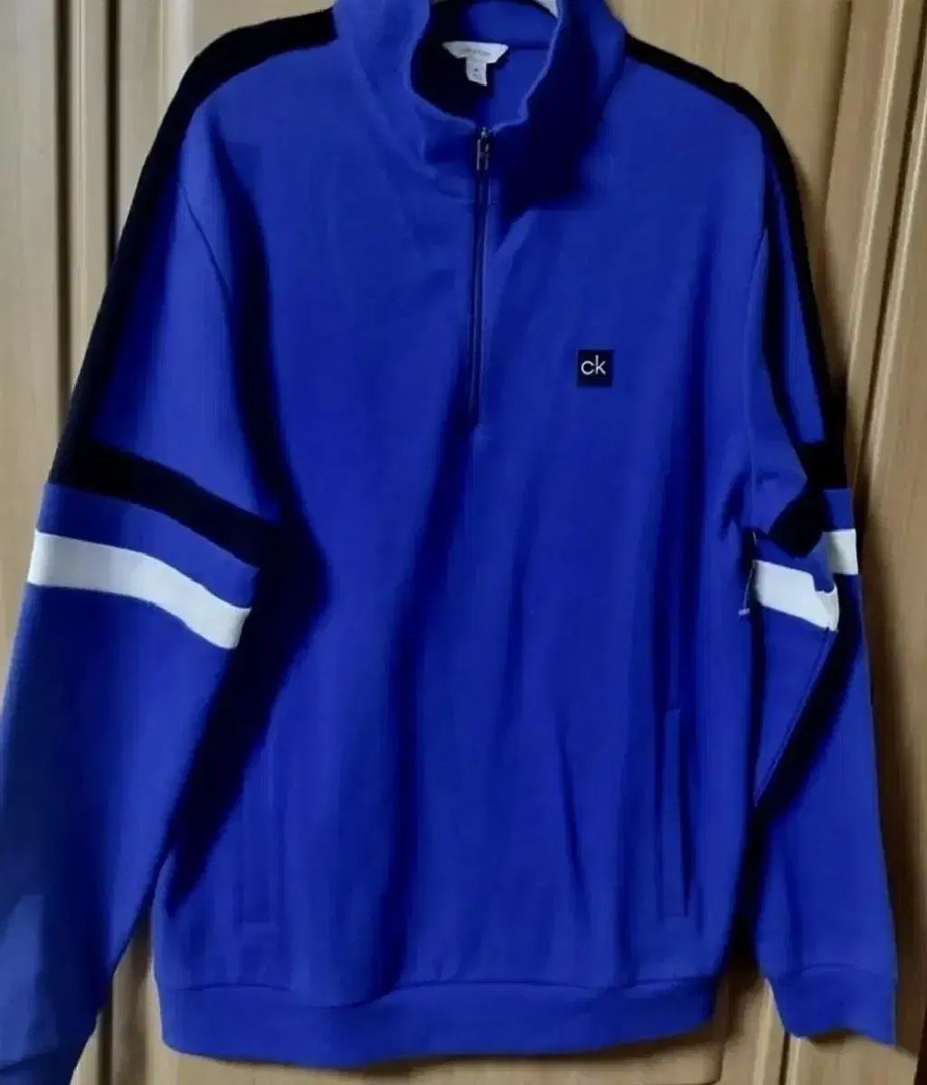 【雷市場（ポンジャン）商品韓国直送】 Calvin Klein(カルバ・ンクライン) メンズ 青 ジップアップ Tシャツ M サイズ 未使用