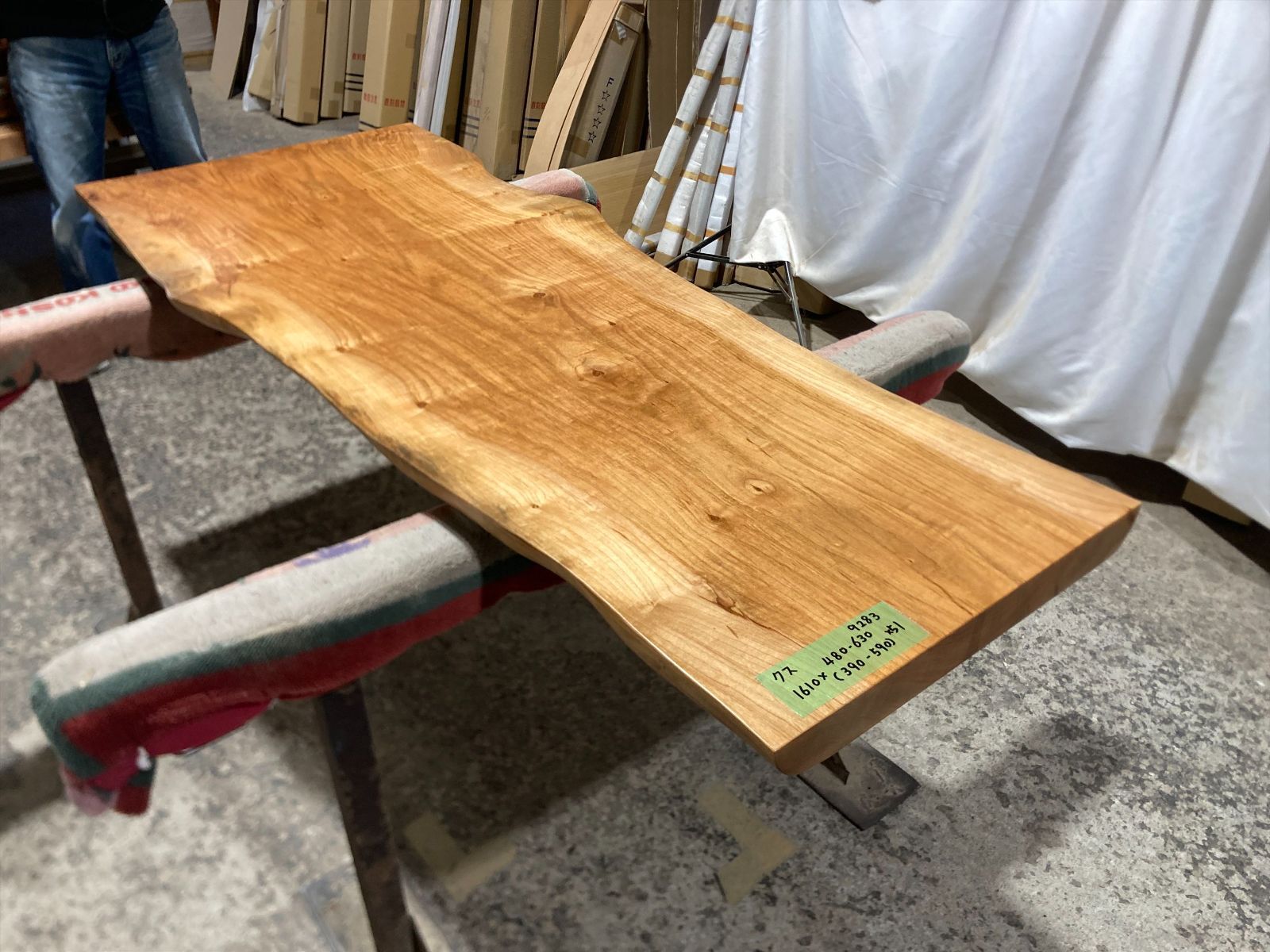 クス9283 楠 一枚板無垢材 1610x480-630x51mm ダイニングテーブル ローテーブル センターテーブル 天板 樟 くすのき