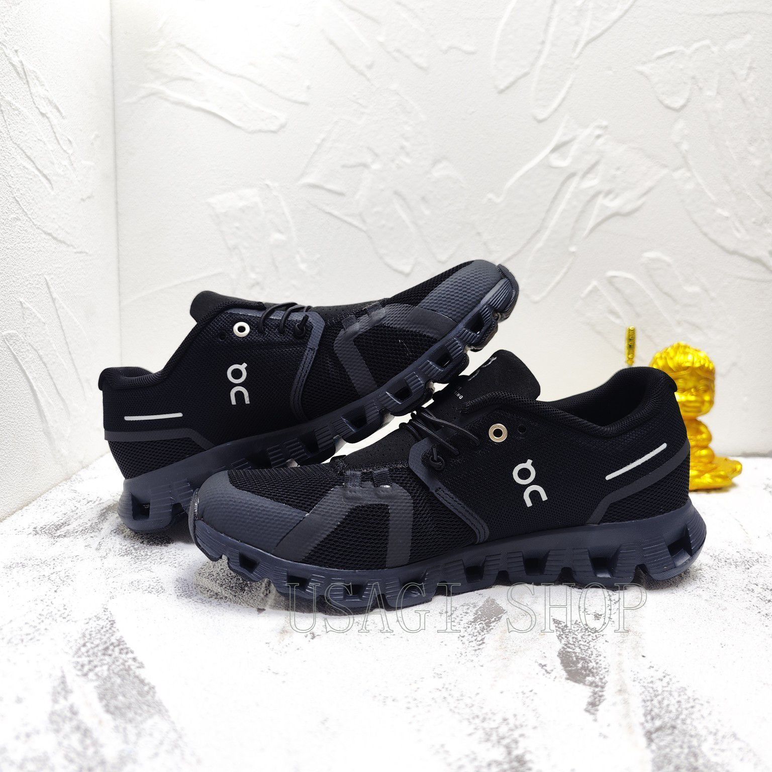 Amazon.com | On Men's Cloud 5 Sneakers, Black/White, 8