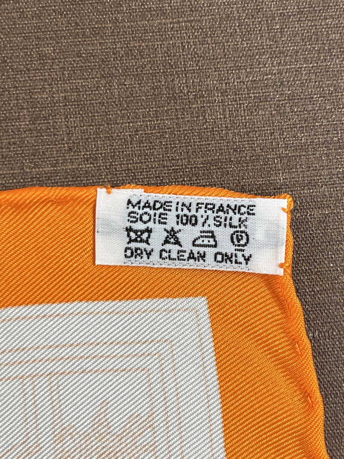 新品未使用品】エルメスHERMES シルクカレ40 ミニスカーフ 新品未使用品】エルメスHERMES シルクカレ40 ミニスカーフ