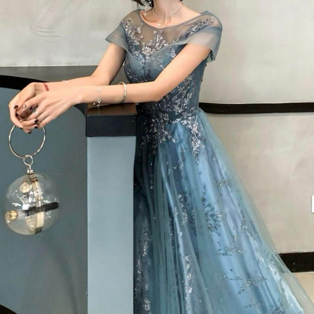 小花柄のデザインが煌びやかで可愛いオフショルイブニングドレス