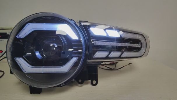 07-15年式 トヨタ FJクルーザー LEDヘッドライト 総成 改装用 デイライト ブレーキランプ機能付き