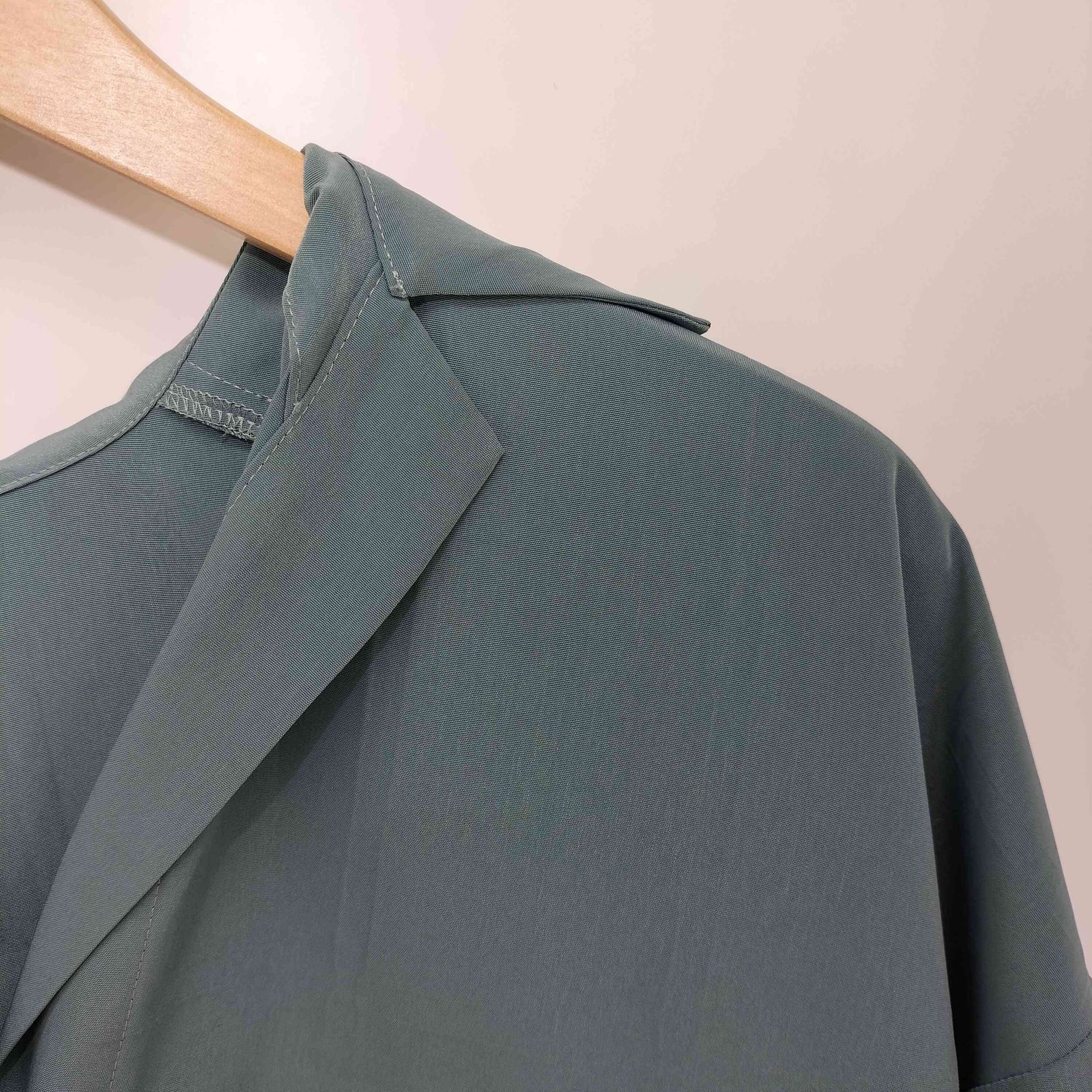 IRENE(アイレネ) 22SS 3D Effect Textile Shirt レディース  36 中古 古着 1043 アイレネ IRENE 22SS 3D Effect Textile Shirt レディース 36