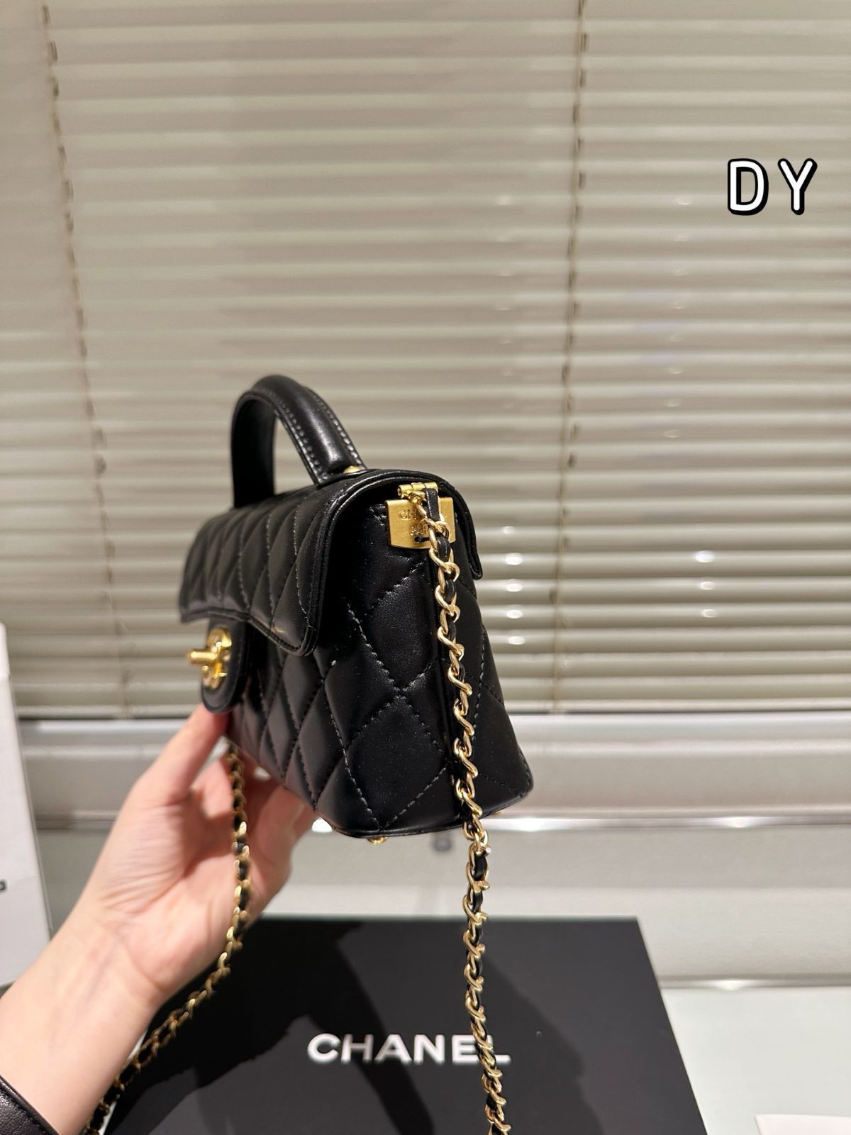 大容量♡【 CHANEL 】チェーン バスケット バッグ 25P フロントポケット付き♪【CHANEL】25P チェーンクラッチバッグ