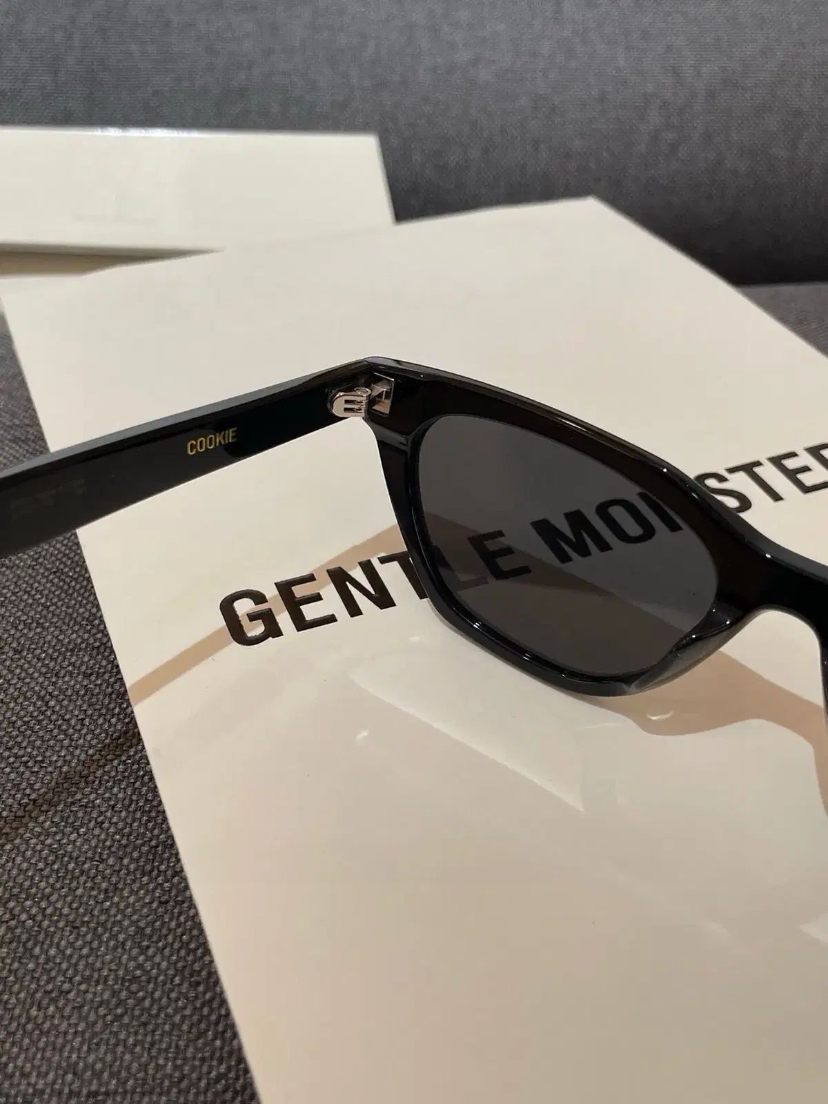 GENTLE MONSTER ブラック サングラス Cookie 01 Kính GM Cookie 01