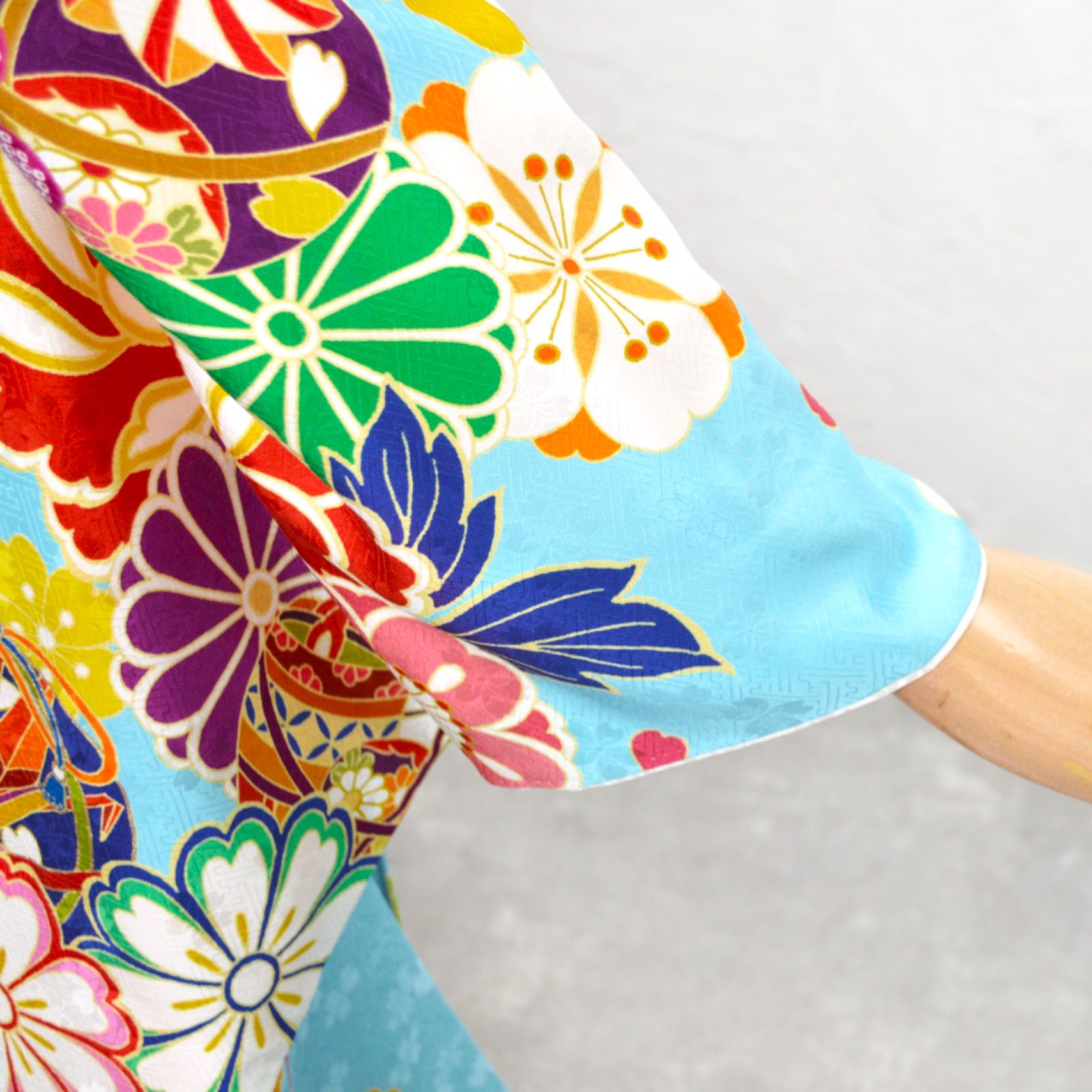 美品》正絹 振袖フルセット S〜Mサイズ 成人式 水色地 ポップ 個性的