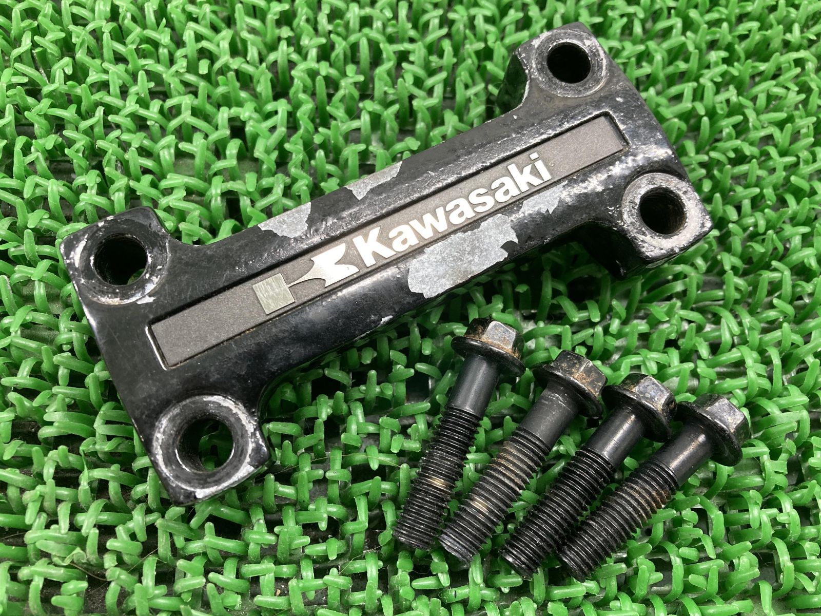 ZRX1200R ハンドルクランプ 1327 ZRT20A-037*** カワサキ 純正 中古 バイク 部品 ZRT20A ハンドルポスト 曲がり無し 品薄 希少品