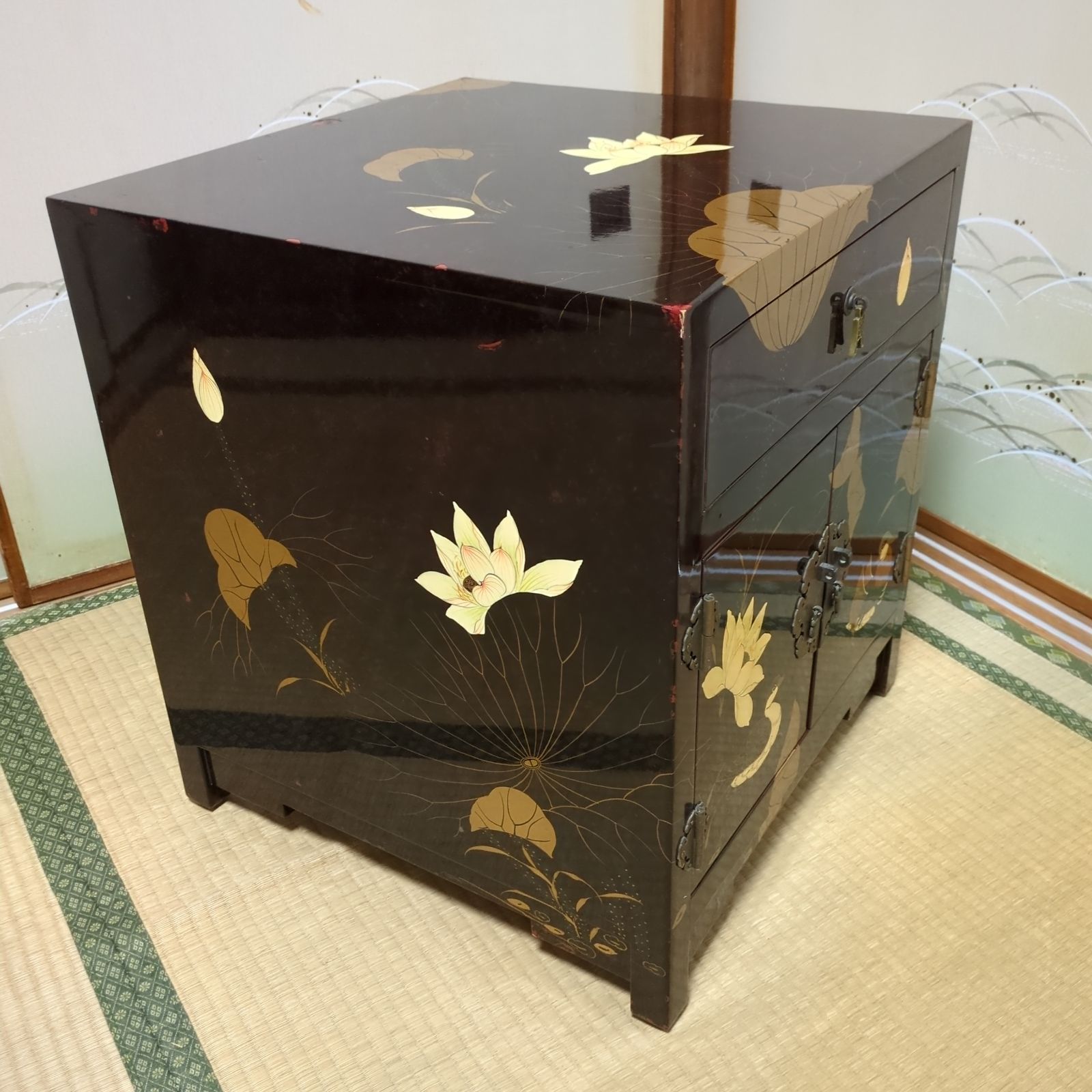 値下げ中 中国家具 漆塗り 金箔 ハンドペイント シノワズリ ジュエリーキャビネ 中国家具 漆塗り 金箔 ハンドペイント シノワズリ ジュエリー