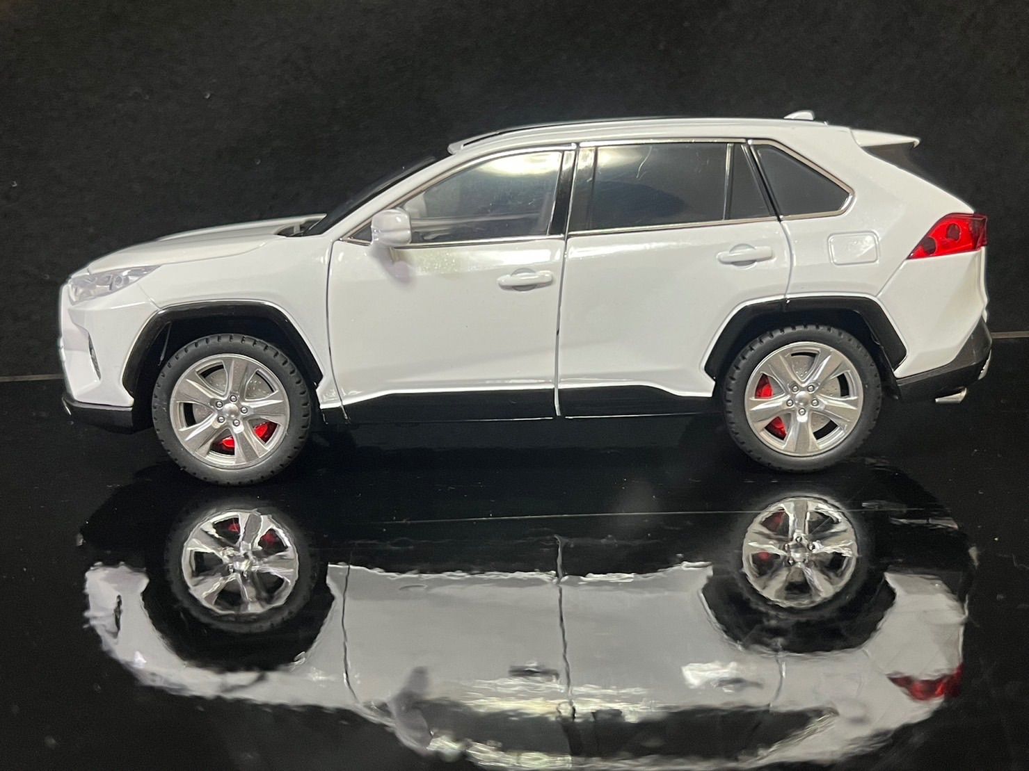 再入荷】RAV4 トヨタ TOYOTA 1/24 ミニカー ホワイト H130