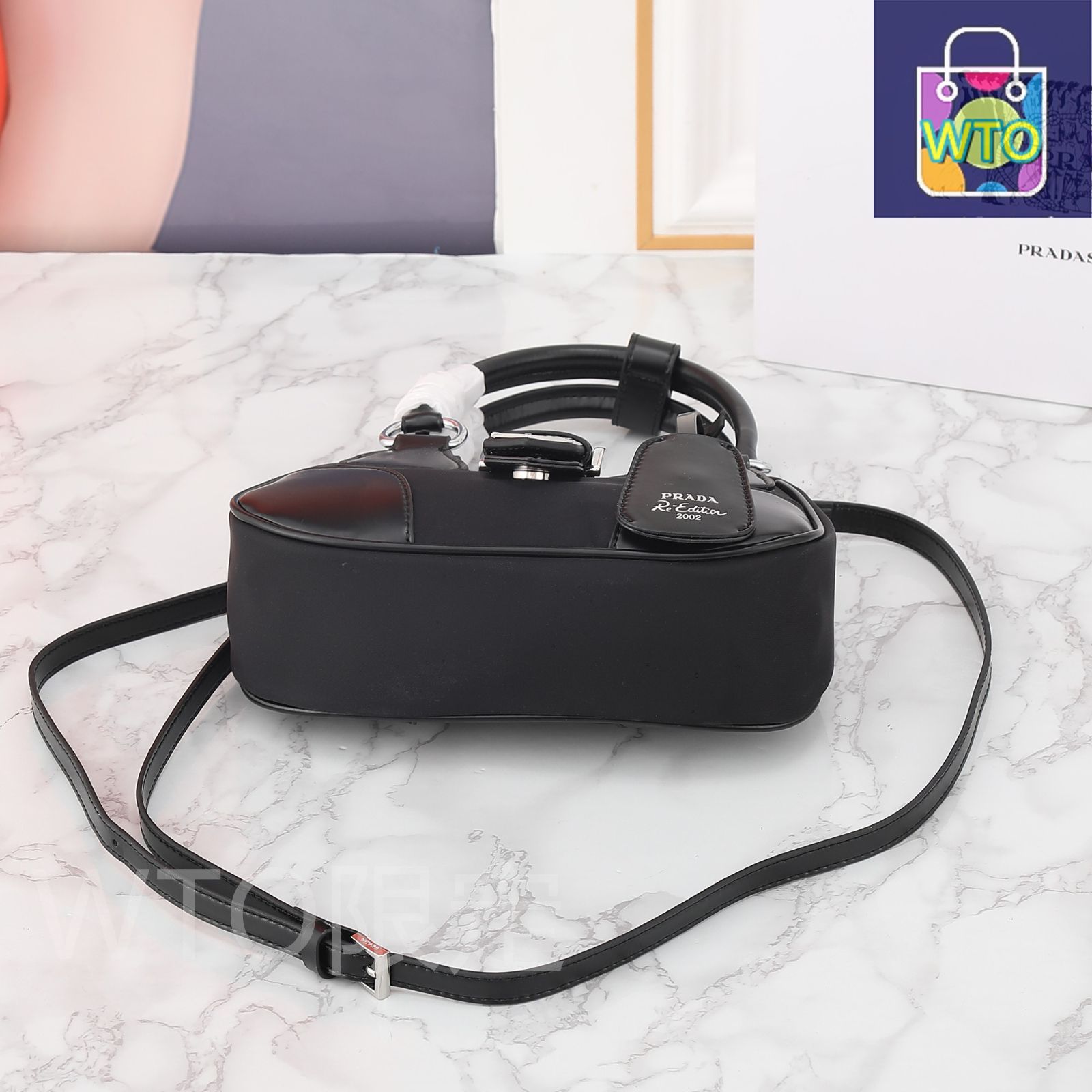 PRADAプラダ新作moon bagムーンバッグ、ハンドバッグ PRADAプラダ新作moon bagムーンバッグ、ハンドバッグ