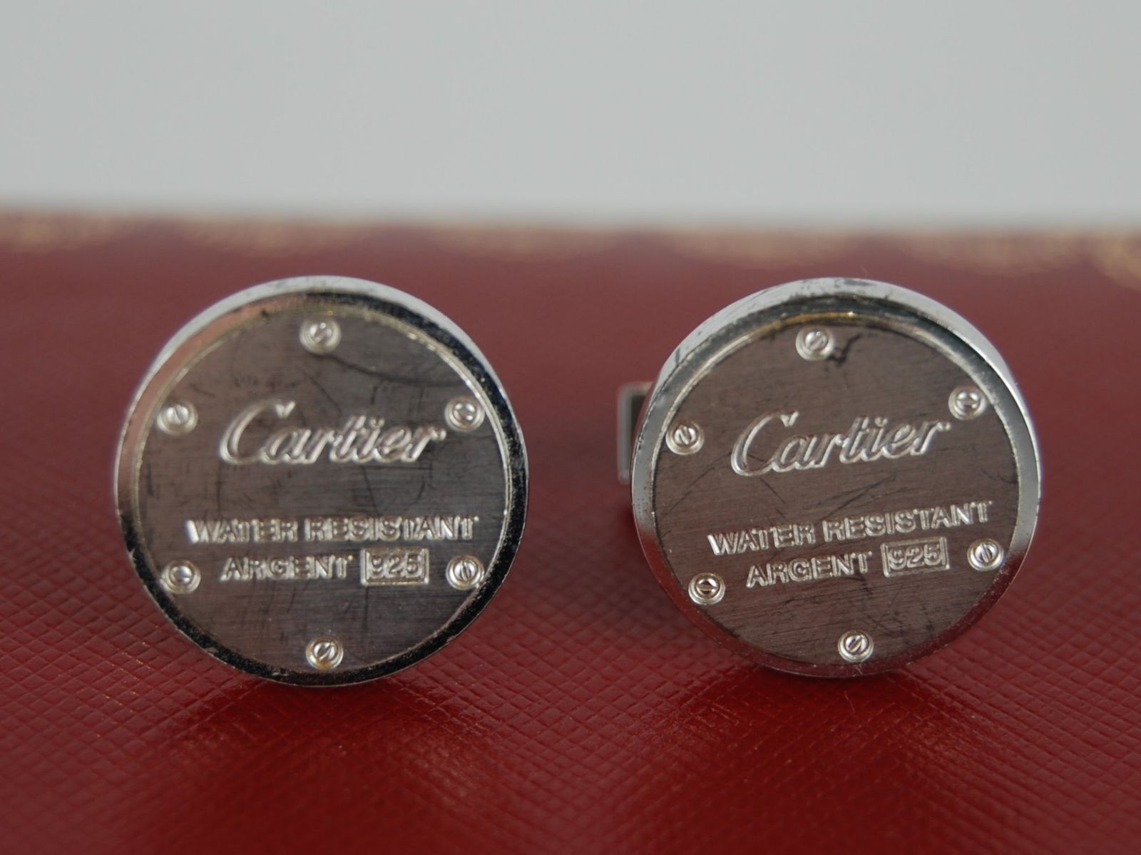 カルティエ カフス ウォーター レジスタント デコール ロゴ