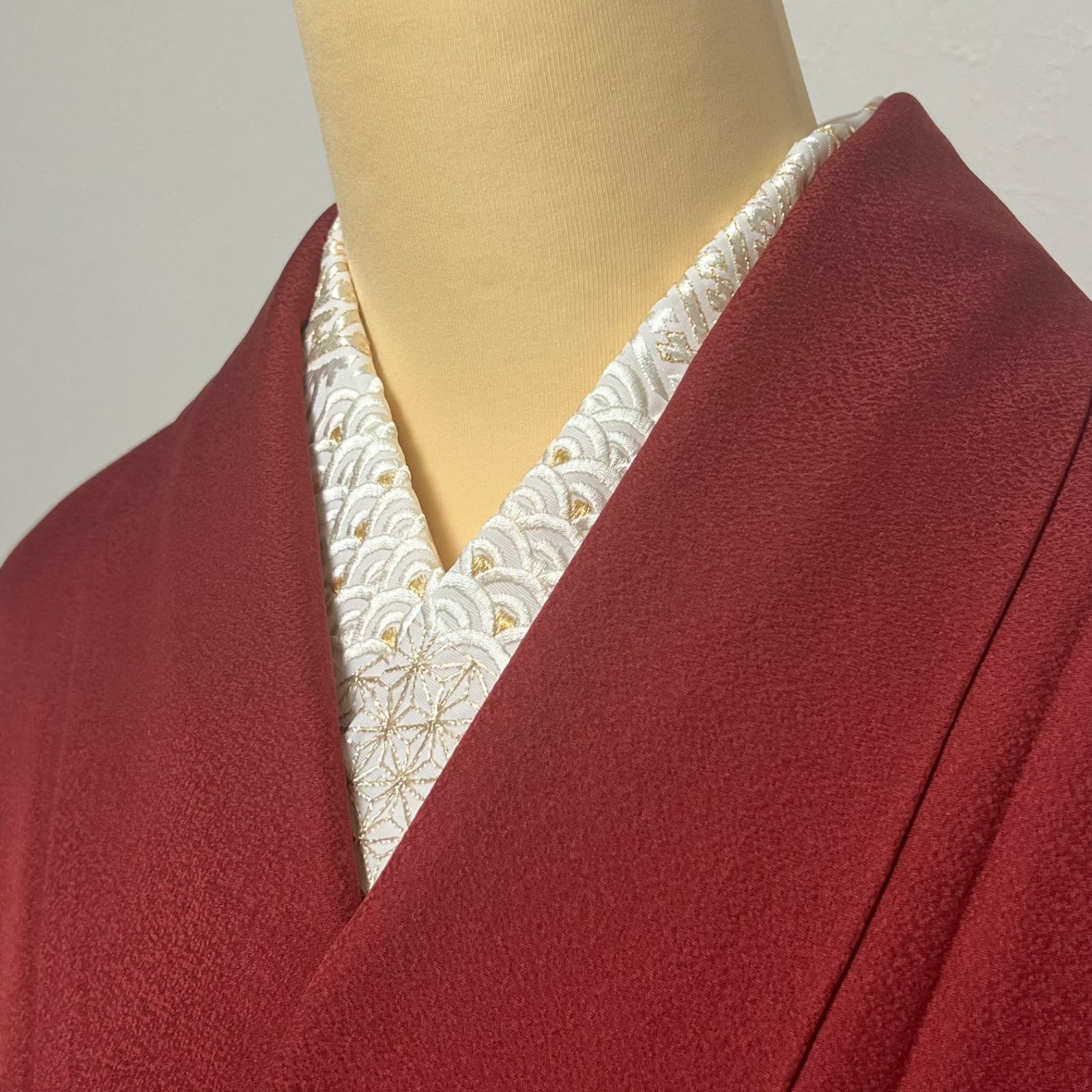  L 037 刺繍半衿 白 ゴールド 七宝 麻の葉 青海波 紗綾形 花菱 半襟 長襦袢 半襦袢