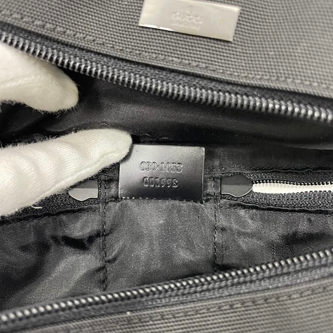 Gucci ブラック 巾着　ポーチ グッチ 巾着 ポーチ ブラック 039 1053 美品 キャンバス レザー