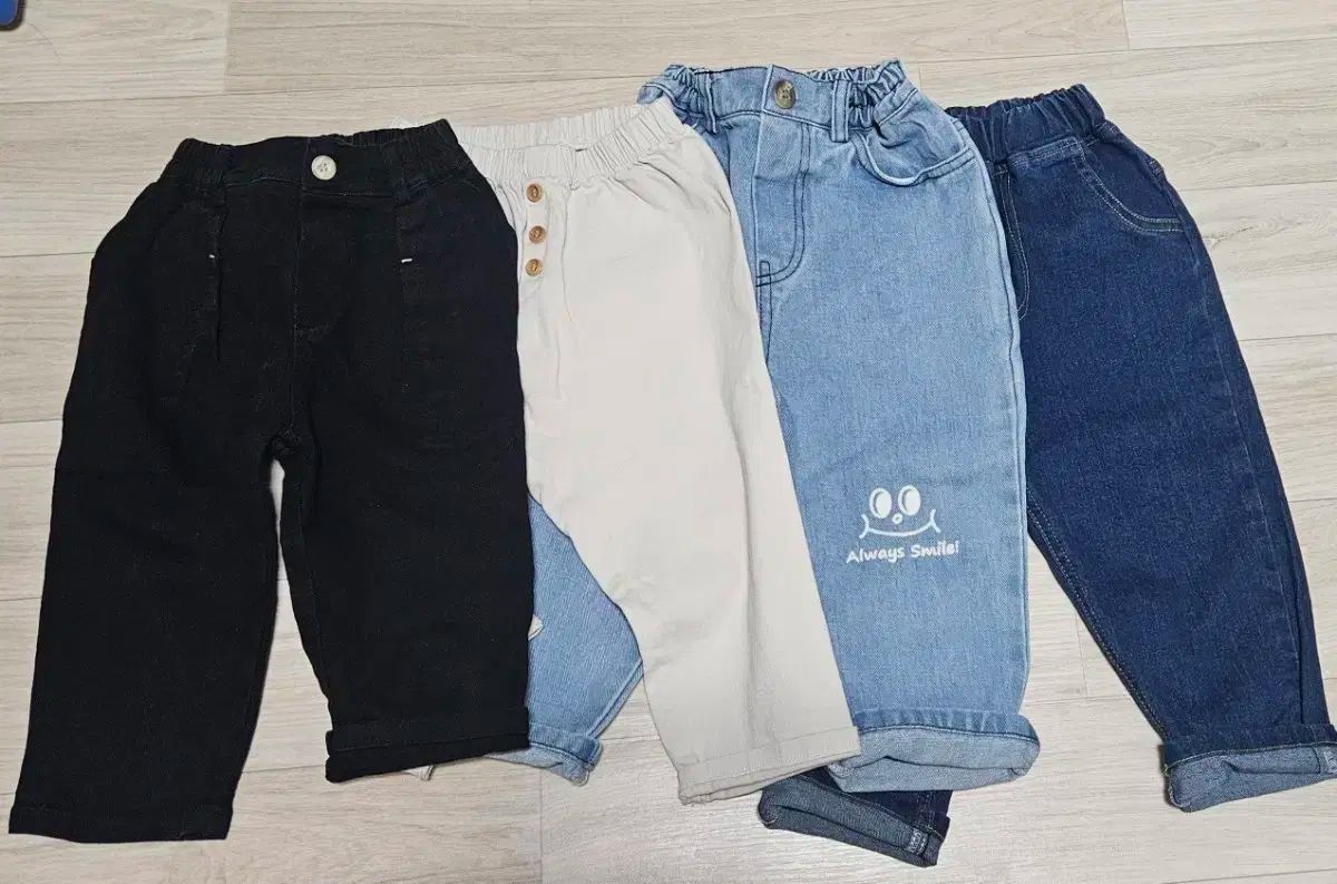100 サイズ パンツのバッチ
