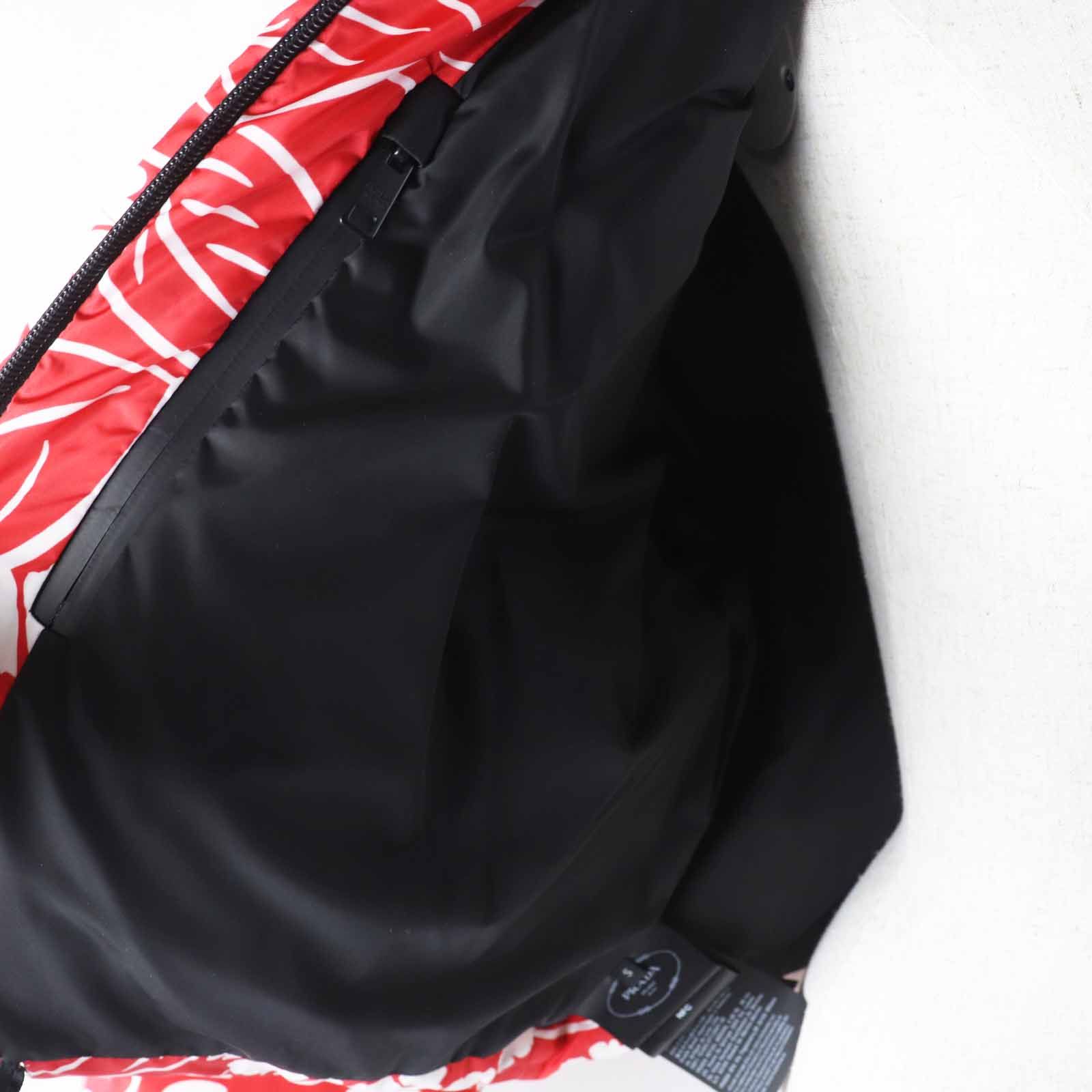 PRADA - 未使用品◎PRADA プラダ 21AW SGC025 フローラル柄 トライアングルロゴ／三角プレート付き フーデッド ダウンジャケット レッド ホワイト S イタリア製 正規品 レディース 楽天市場】未使用品◎PRADA プラダ 21AW SGC025 フローラル柄