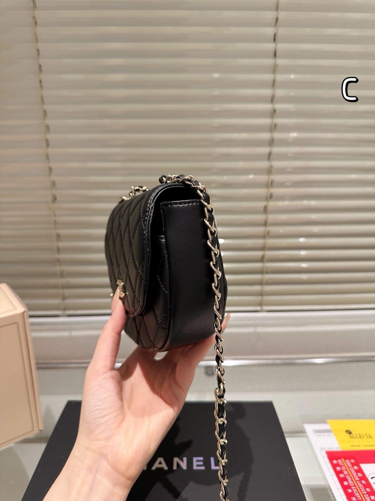 シャネル 25C ロゴハンドル バニティバッグ キャビア ブラック 今日特価】CHANEL 25c Early Spring Black Gold Chain Handle
