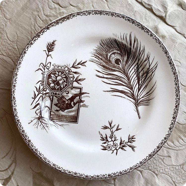 フランスアンティークエミールブルジョワベリー柄の小さなムタディエ