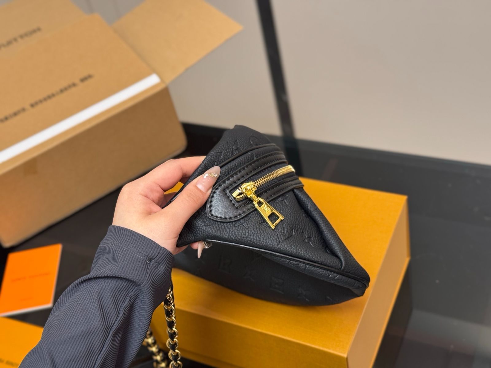 国内発送【LOUIS VITTON】バックパック・マルチポケット 今日特価】Louis Vuitton ポケットバッグ！国内送料無料！限定