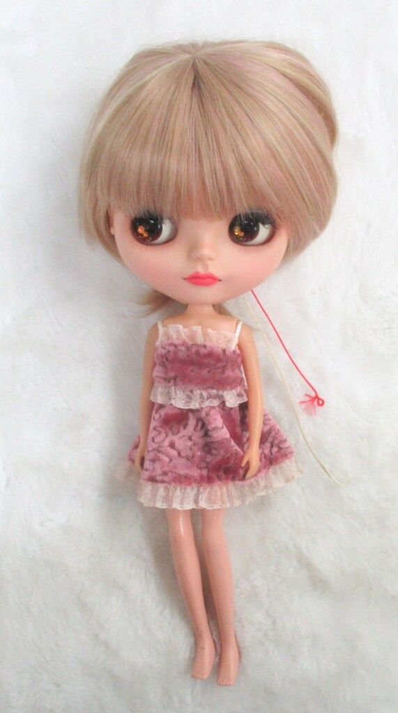 ネオブライス カスタムブライス スリーピングアイ 金髪ウルフ ピンクコーデ